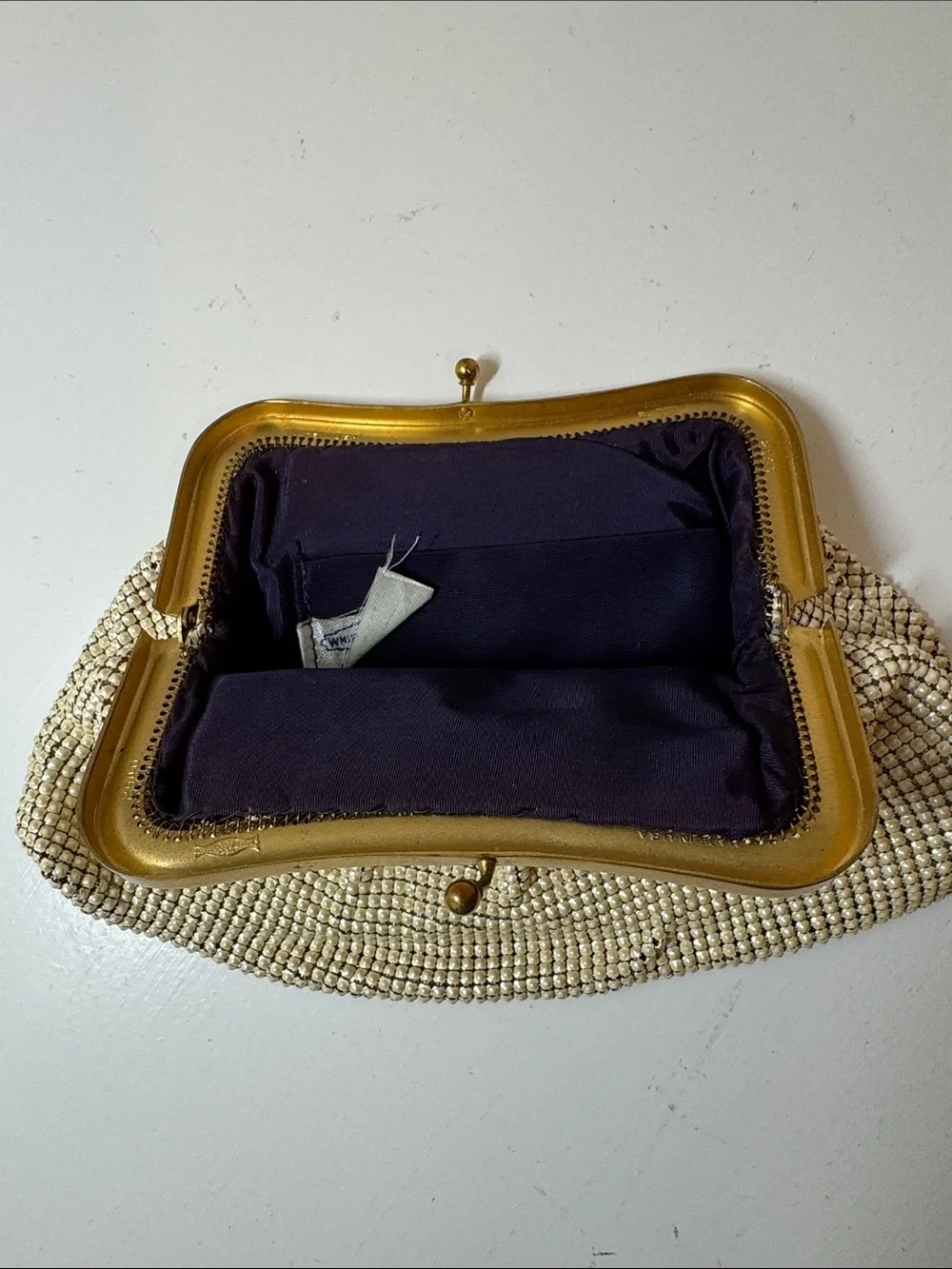 Whiting and Davis Co. vintage mesh bag pearly cream w/ gold kiss lock closure.